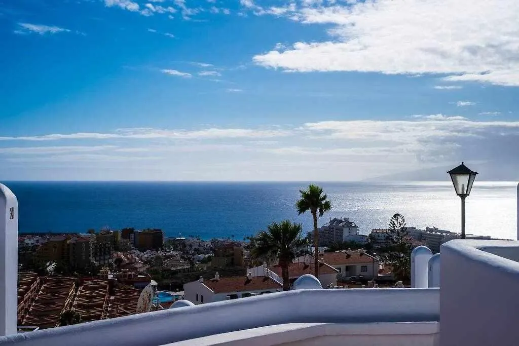 The Black House In Costa Adeje スペイン